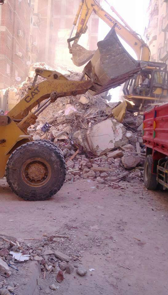 الأنتهاء من أعمال إزالة عقار الأزاريطة المائل بالإسكندرية