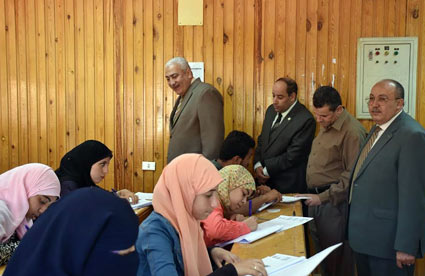 رئيس جامعة مدينة السادات  يتابع امتحانات الحقوق والتربية