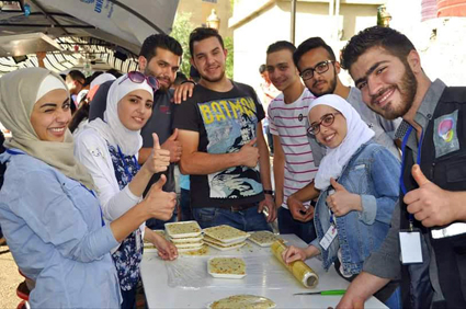بالصور.. باش يشارك فريق " كنا وسنبقى" في حملة " كسرة خبز" بسوريا