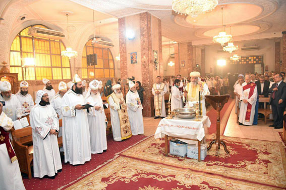  البابا تواضروس يصلي قداس عيد الرسل بالكاتدرائية المرقسية