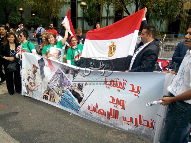 بالصور.. المصريون ينظمون وقفة ضد قطر أمام مقر الأمم المتحدة