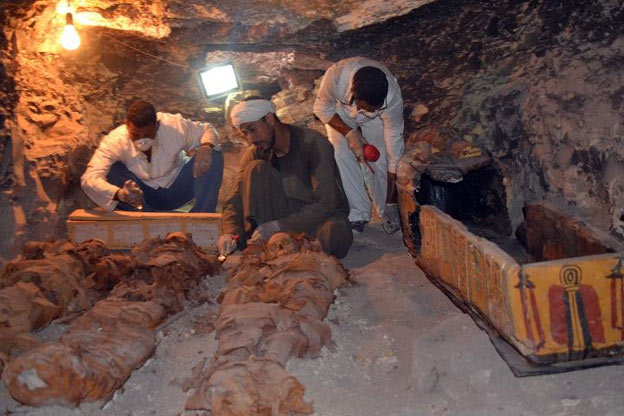 بالصور..العناني يعلن عن اكتشاف مقبرة "امننحات" بمنطقة ذراع ابو النجا بالأقصر