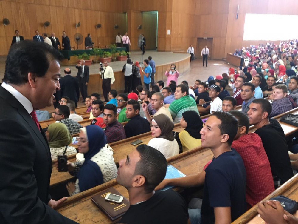 وزير التعليم العالى يفتتح يتفقد جامعة عين شمس لمتابعة سير العملية التعليمية