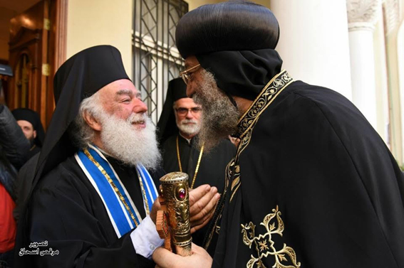 بطريرك الروم الأرثوذكس يهدي البابا تواضروس كأس مقدسة من روسيا ومسبحته الشخصية