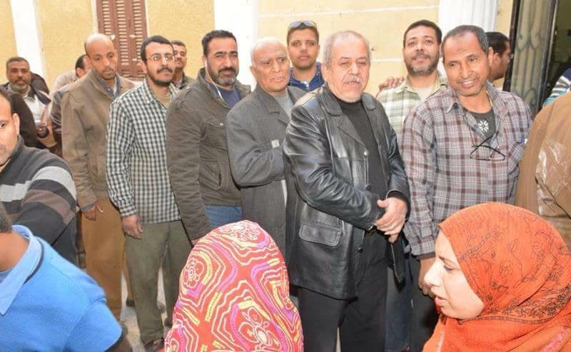 العشرات يتوافدون على مكاتب الشهر العقاري بسوهاج لتحرير توكيلات الرئاسة