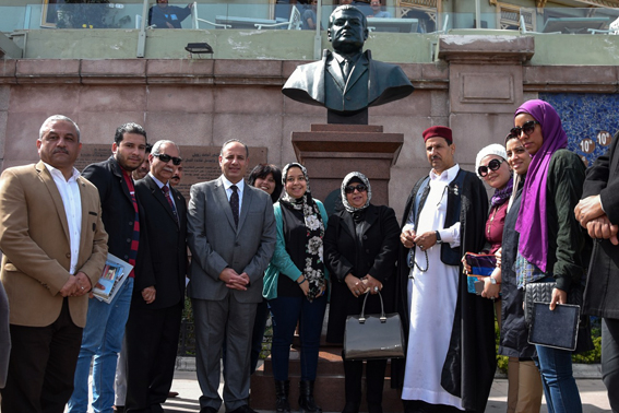  محافظ الاسكندرية يفتتح تمثال العالم أحمد زويل  