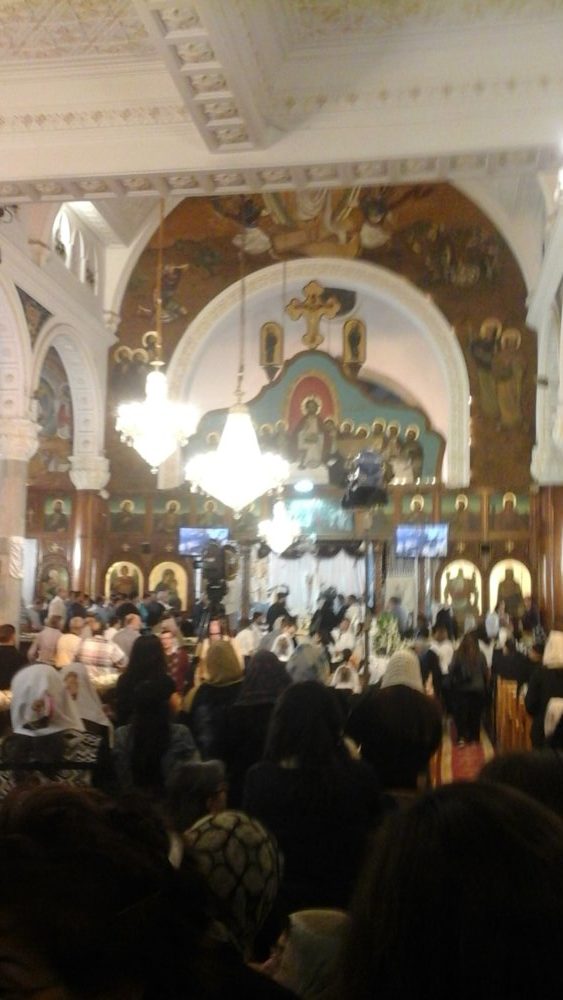 كنيسة الملاك بطوسون تستقبل جثمان أبينا القمص مكاري عبدالله