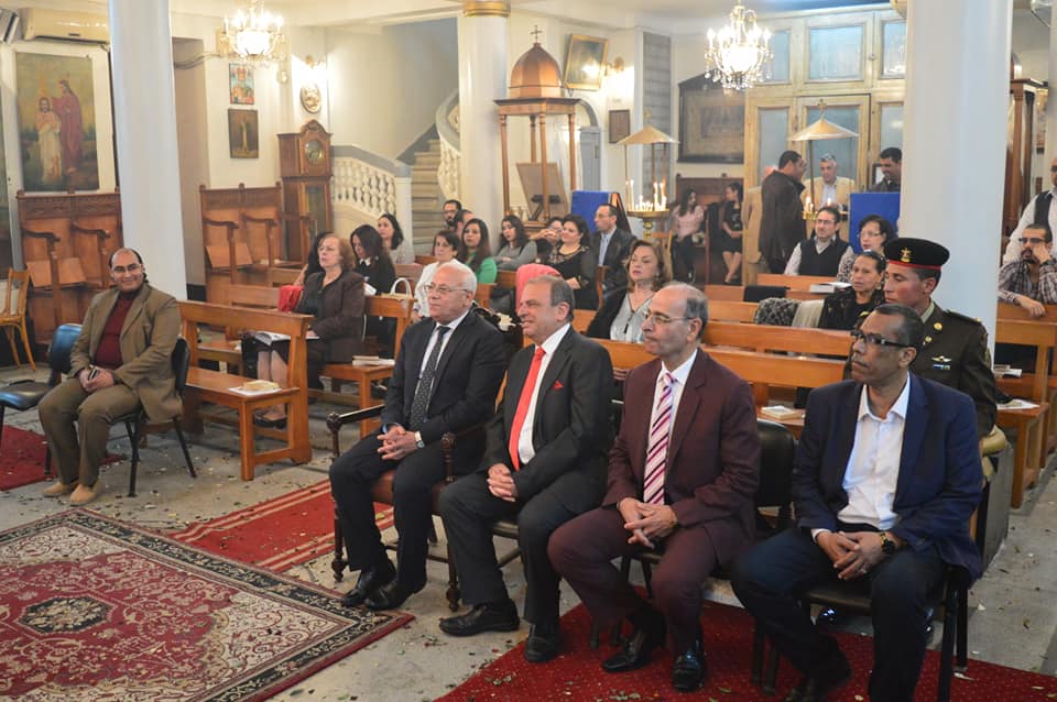 محافظ بورسعيد يزور عدد من الكنائس لتقديم التهنئة بالعيد