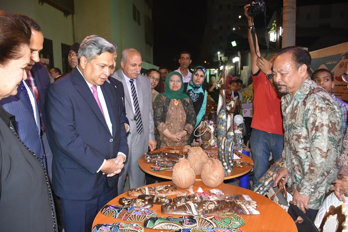 محافظ البحيرة وسفير إندونيسيا يشهدان المهرجان الثقافي بمكتبة دمنهور