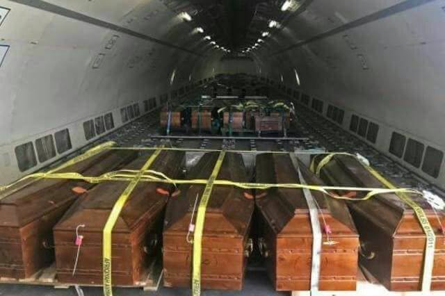 طائرة مصرية تصل ليبيا لنقل جثامين الشهداء الاقباط للقاهرة