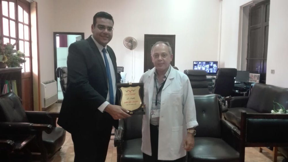 «المصريين الأحرار» يُكرم نائب محافظ القاهرة ومدير مستشفي شبرا العام