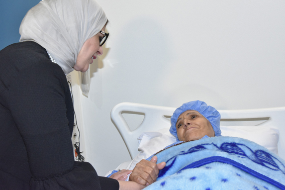 بالصور: وزيرة الصحة تتفقد مرضى قوائم الانتظار بعد العمليات