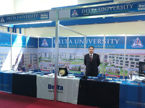 وزير التعليم العالي يتفقد جناح جامعة الدلتا  بمعرض البرامج المتميزة للجامعات المصرية
