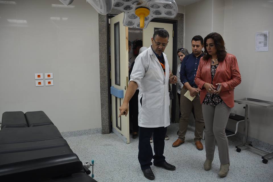 محافظ دمياط تفاجىء الطاقم الطبي بمستشفى طوارئ كفر سعد للاطمئنان على مستوى الخدمات الطبية