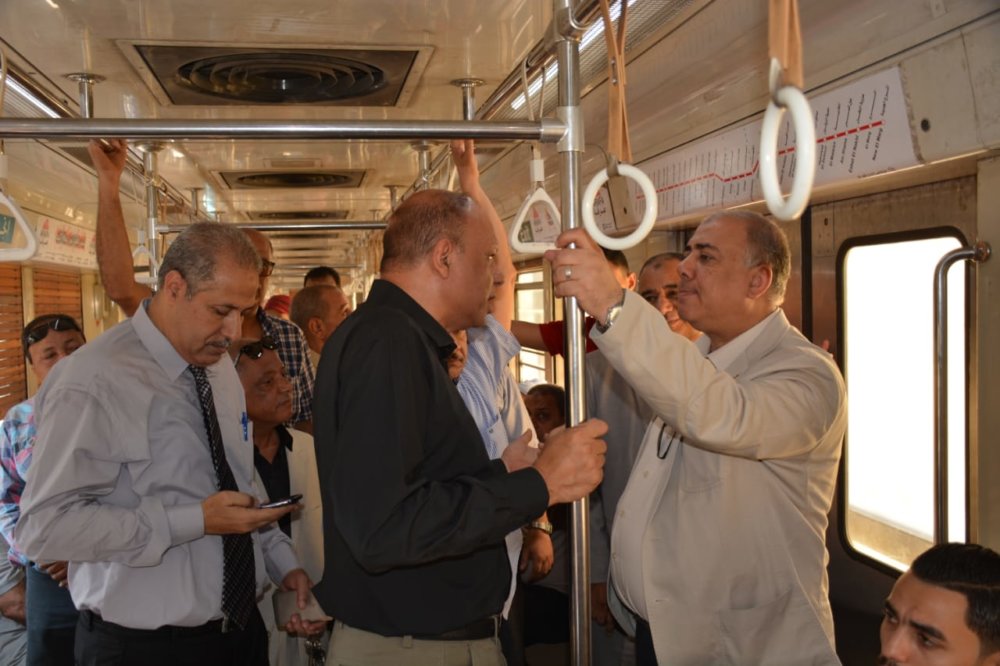 رئيس مترو الأنفاق يتابع إنشاء منافذ جديدة لصرف التذاكر بالمحطات