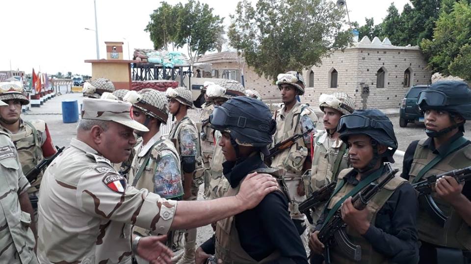 قائد الجيش الثالث الميداني يواصل المرور على كمائن جنوب سيناء
