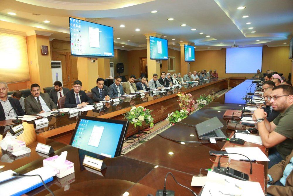   محافظ كفرالشيخ يناقش خطة تنفيذ ومتابعة المشروعات القومية مع لجنة مجلس الوزراء 