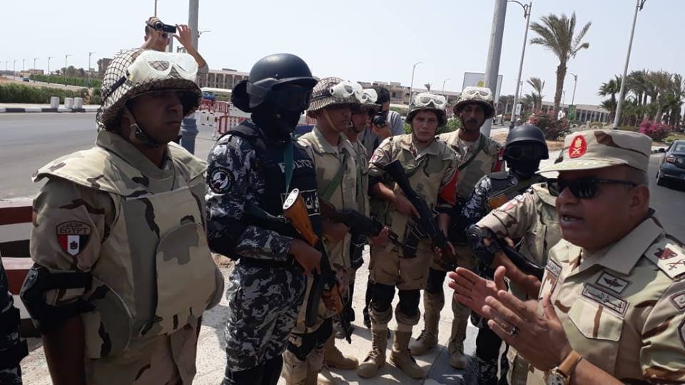 قائد الجيش الثالث الميداني يواصل المرور على كمائن جنوب سيناء