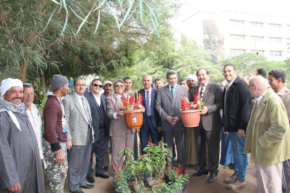 "الأراولا" أول معرض للزهور الخريفي  بجامعة المنيا