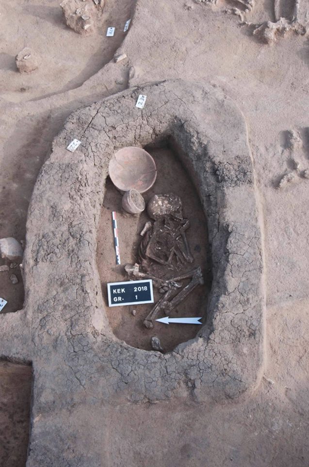 الكشف عن مجموعة من المقابر ترجع إلى عصر الانتقال الثانى أو فترة الهكسوس