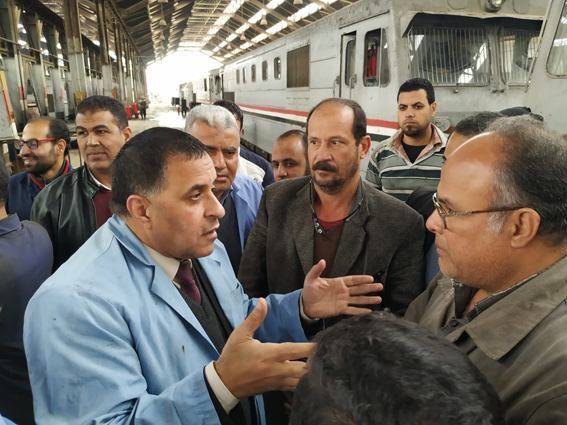 رئيس "السكة الحديد" يتفقد ورش القاهرة لمتابعة أعمال الصيانة 