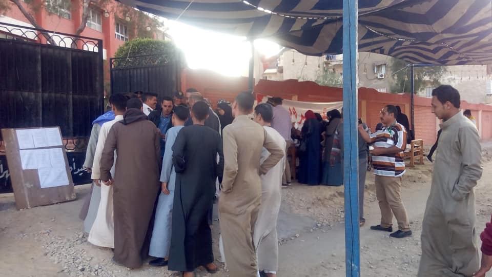 الوافدين يصوتون في استفتاء التعديلات الدستورية بالمدرسة البحرية بورفؤاد