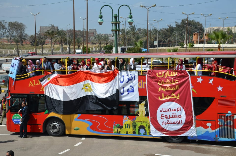 المواطنون لنائب محافظ الإسكندرية: "إحنا جايين عشان بنحب مصر"
