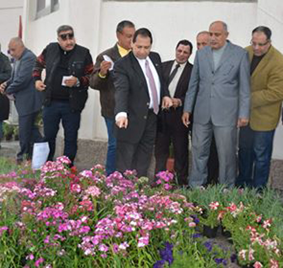 رئيس جامعة بورسعيد يفتتح المعرض الخدمي الأول للزهور