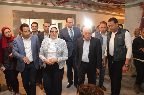 وزيرة الصحة ومحافظ بورسعيد يتفقدا أعمال التجهيزات  بمستشفي الزهور 