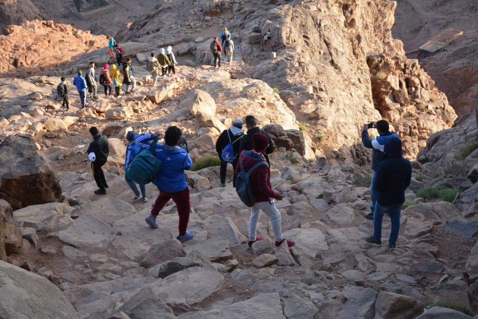 تحت شعار "المغامرة والتحدي".."الشباب والرياضة" تطلق فعاليات التسلق على الجبال بسانت كاترين