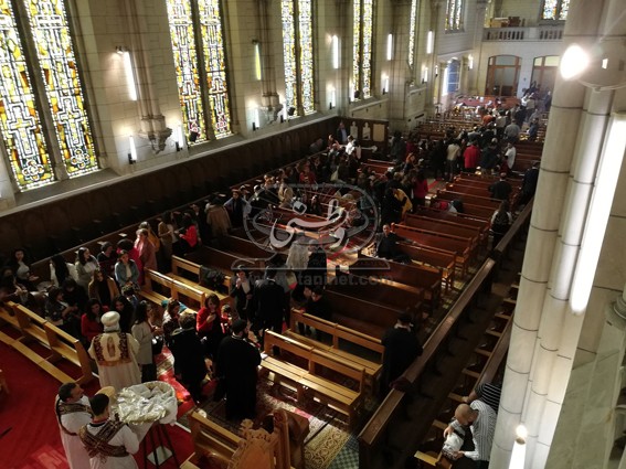 أقباط فرنسا يحتفلون مع أسقفهم بتوقيع العقد النهائي لتملك كاتدرائية العذراء والملاك روفائيل