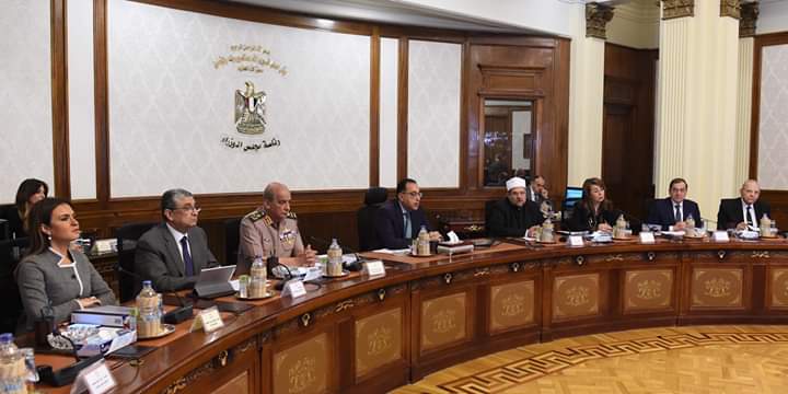رئيس الوزراء يهنئ المصريين الأقباط بعيد القيامة.. والعمال بعيده