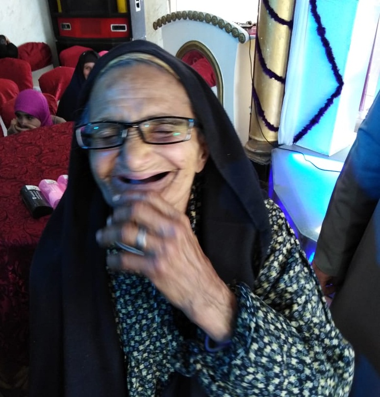 "عنيك في عنينا" توزع 362 نظارة طبية على أهالي قرى منيا القمح