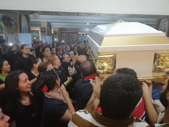 بالصور ..إنتهاء صلاة جناز القمص مقار سعد كاهن كنيسة مارمرقس شبرا الخيمة