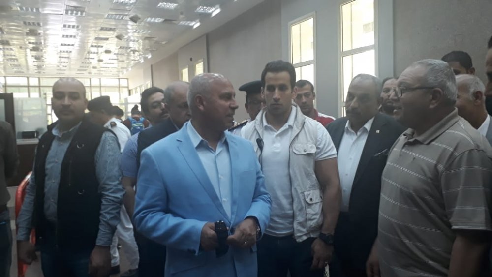  وزير النقل يتفقد ميناء طابا البري 