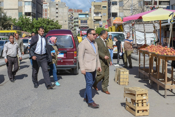  محافظ الإسكندرية يأمر تكثيف أعمال رصف الطرق وإعادة الشئ لأصله