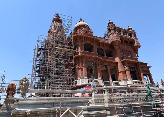 رئيس الوزراء ووزير الآثار يتفقدان أعمال ترميم قصر البارون أمبان بحي مصر الجديدة