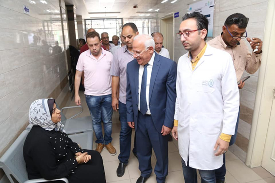 محافظ بورسعيد يتابع سير العمل بوحدات التأمين الصحي الشامل