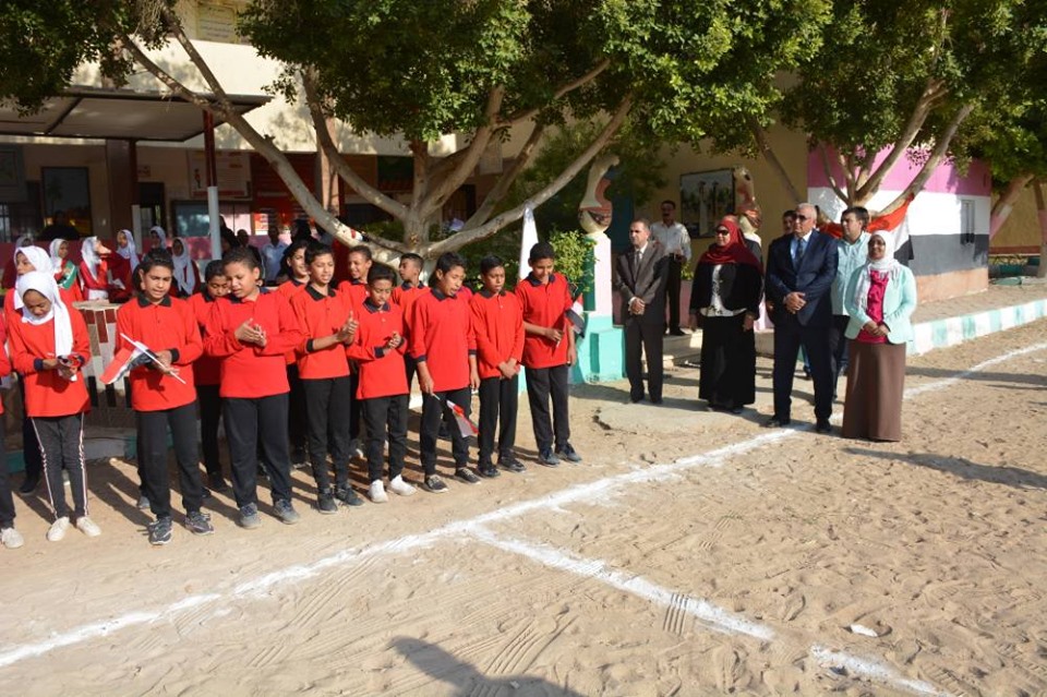 محافظ الوادي الجديد يدعم مدرسة السلام الإعدادية بالخارجة 