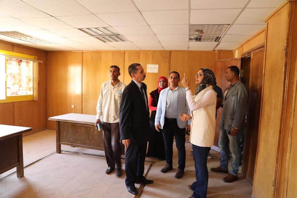 نائب محافظ الوادي الجديد تتفقد عدداً من المستشفيات والمراكز الصحية بمدينة الخارجة