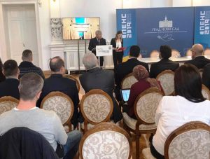 محافظ أسوان يشهد مؤتمر بمدينة صربية ويوقع إتفاقية تؤامة مع مدينة أوزيتسا