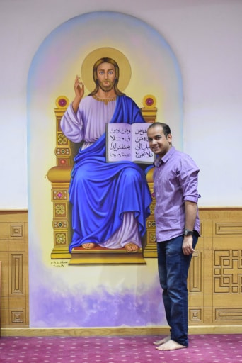 "عماد" رسام كنائس سوهاج : الفضل يرجع لربنا في موهبتي