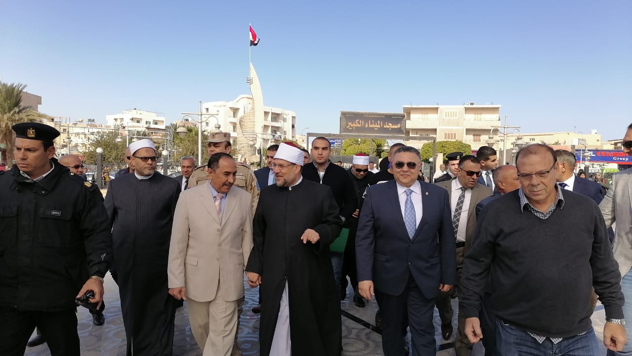 وزير الأوقاف يلقي خطبة الجمعة بمسجد الميناء بالغردقة