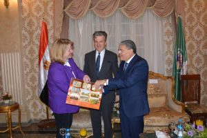 السفير البريطاني في المنيا : "مجدي يعقوب" بطل مشترك بين مصر وبريطانيا 
