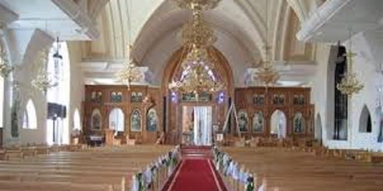 الكنيسة القبطية بأبوظبى توقف الشعائر الدينية لمدة شهر بسبب كورونا