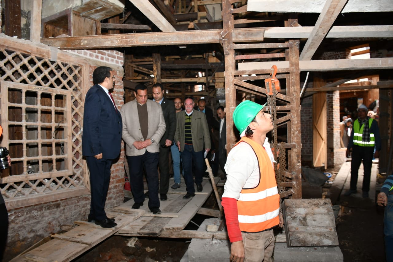 محافظ البحيرة يتفقد أعمال ترميم مسجد المحلى الأثري برشيد