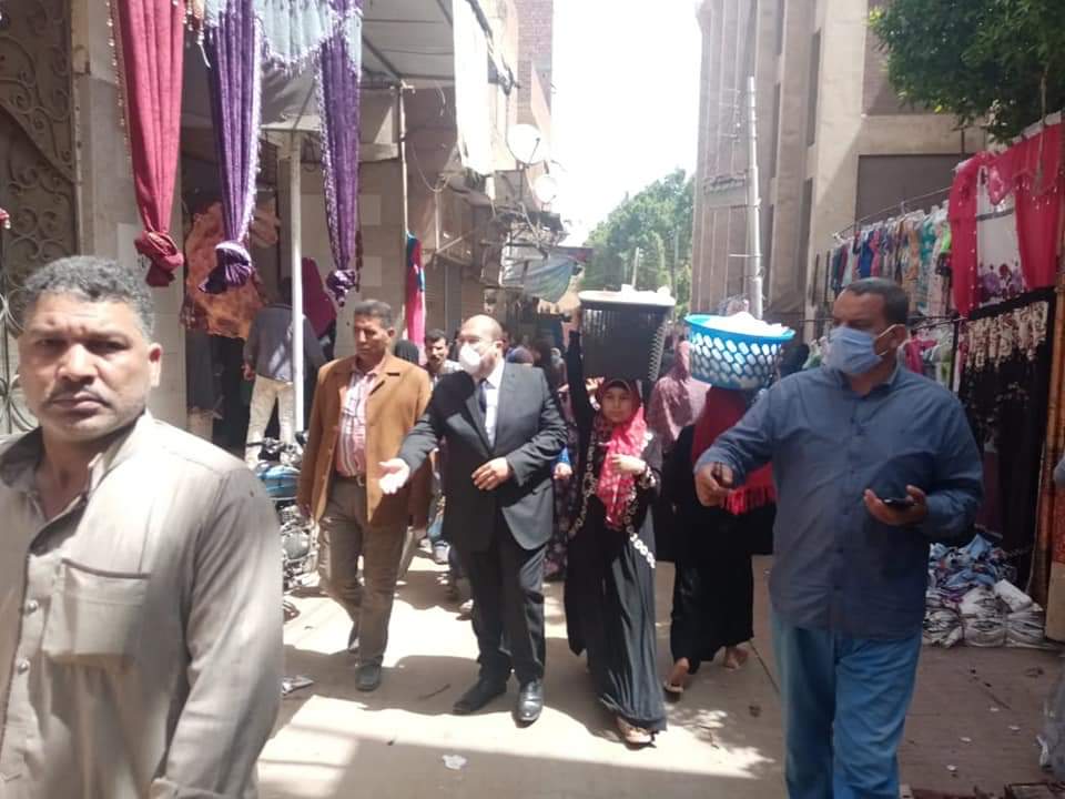 نائب محافظ الجيزة يقود حملة مكبرة على أكبر سوق أسبوعي "الأثنين" بمدينة كرداسة 