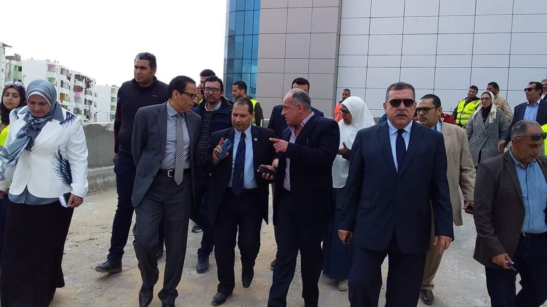 رئيس جامعة بورسعيد يقوم بزيارة ميدانية للمستشفى الجامعي 