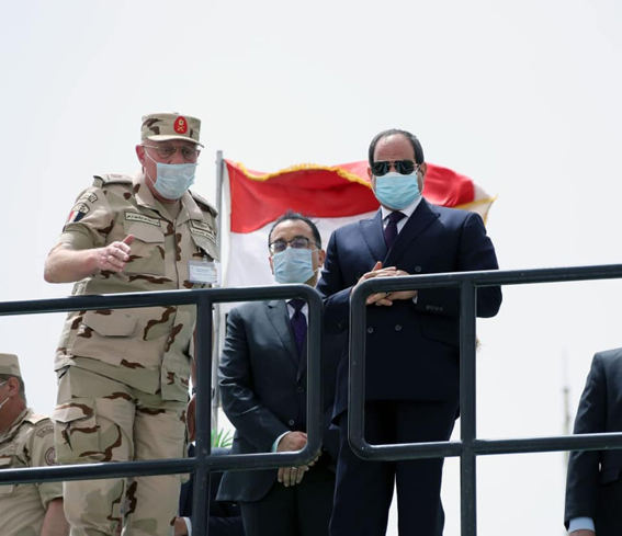 الرئيس السيسى يشهد خروج ماكينة حفر نفقاً جديداً بإسم الشهيد أحمد حمدى (2) 
