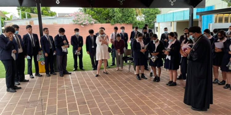 بالصلاة.. طلبة الكليات القبطية بأستراليا يبدأون امتحانات الثانوية العامة